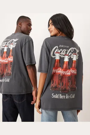 ASOS Unisex - Oversized T-shirt i forvasket sort med firkantet pasform og Coca Cola-print