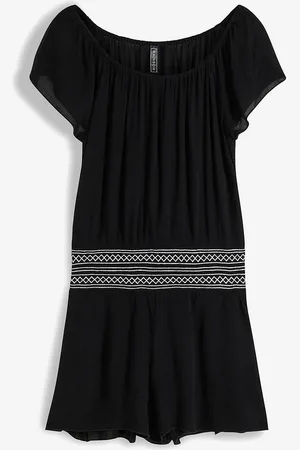bonprix Jumpsuit ryppypinnalla ja kirjailulla