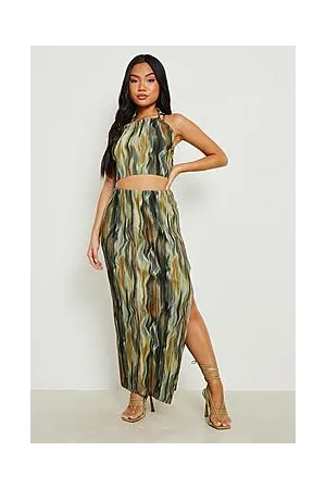 Boohoo Petite Printed Plisse Maxi Skirt Crop Co-ord
