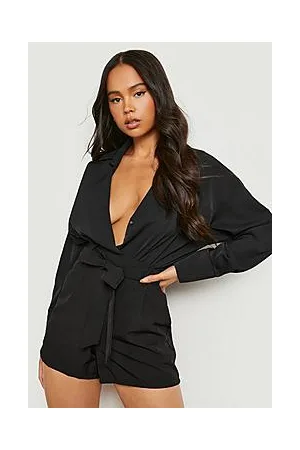 Boohoo Petite Belted Tailored Short