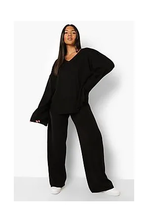 Boohoo Plus Knitted V Neck Side Split Trouser Set
