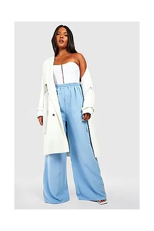 Boohoo Plus Woven Pocket Detail Elastic Waist Cargo Trousers