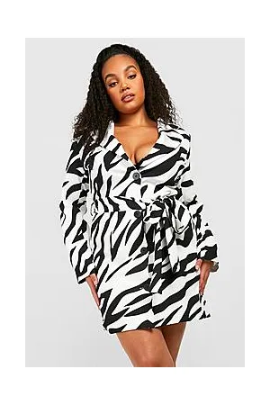 Boohoo Plus Mono Abstract Print Wrap Blazer Dress
