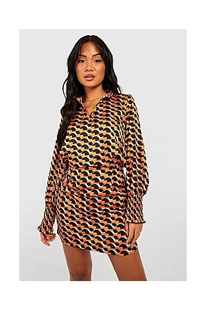 Boohoo Petite Satin Geo Print Mini Skirt