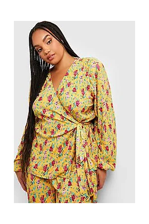 Boohoo Plus Floral Plisse Wrap Top