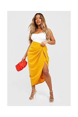 Boohoo Plus Woven Ruched Front And Back Midi Skirt