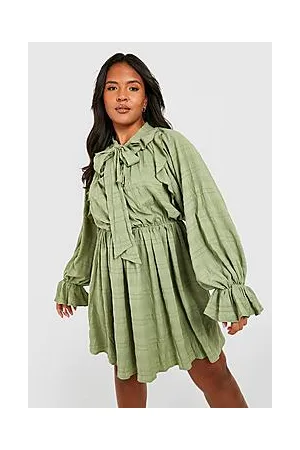 Boohoo Plus Woven Textured Pussybow Smock Dress