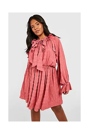 Boohoo Plus Woven Textured Pussybow Smock Dress