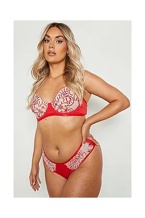 Boohoo Plus Contrast Lace Plunge Lingerie Set