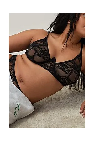 Boohoo Plus Underwire Lace Lingerie Set