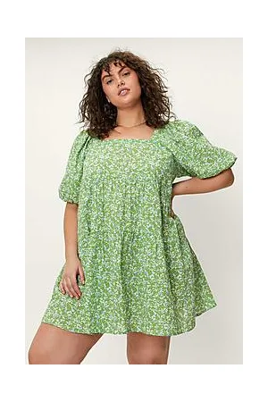 Boohoo Plus Size Floral Crinkle Smock Dress