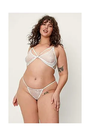 Boohoo Plus Size Strappy Lace 2 Piece Lingerie Set