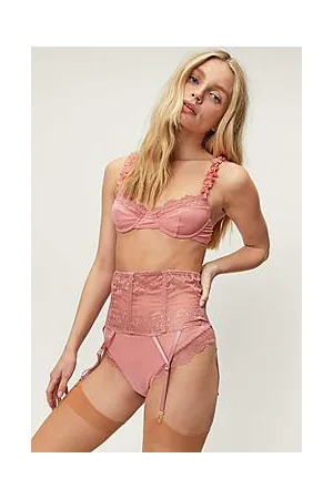 Boohoo Lace Underwire 3 Pc Bralette Panty And Suspender Belt Set