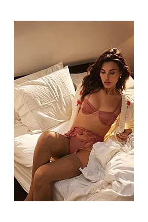 Boohoo Lace Trim Underwire Suspender Belt 3pc Set