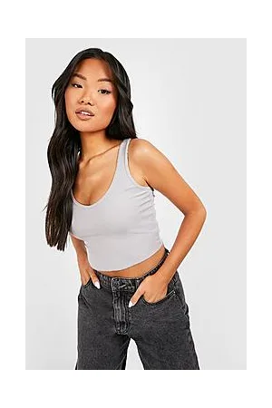 Boohoo Petite Amanda Lettuce Hem V Neck Crop Top