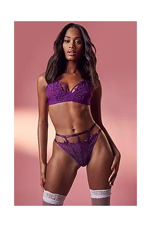 Boohoo Applique Strapping Bralet