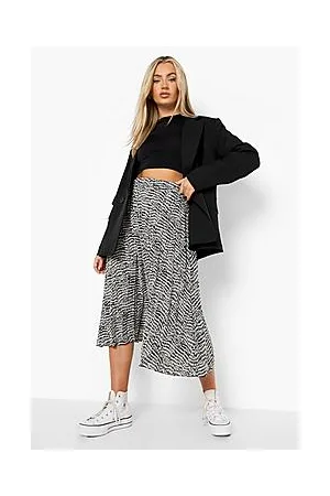 Boohoo Pleated Elasticated Waist Midi Skirt