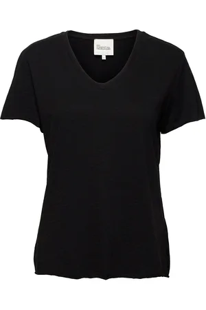 My Essential Wardrobe 08 The Vtee Tops T-shirts & Tops Short-sleeved Black