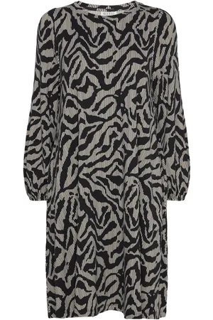 Masai Manoam Polvipituinen Mekko Black