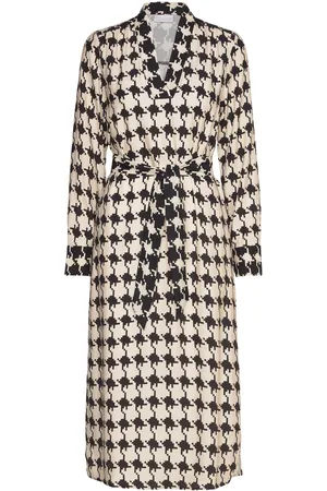 Coster Copenhagen Long Dress In Houndstooth Print Polvipituinen Mekko Cream