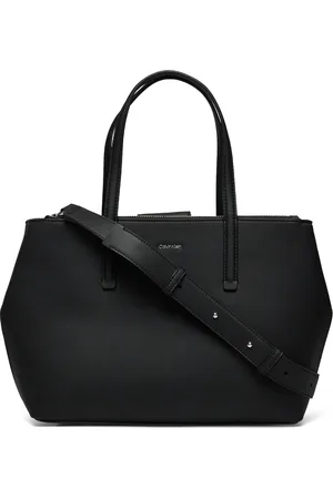 Calvin Klein Ck Must Tote Md Shopper Laukku Black
