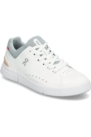 On Running The Roger Advantage Sport Women Sport Shoes Sport Sneakers Sport Low Top Sneakers White