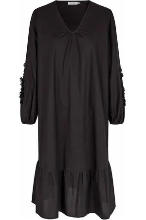 Masai Manajran Polvipituinen Mekko Black