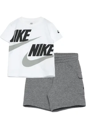 Nike Nkb B Nsw Hbr Cargo Short Set Sport Sets With Short-sleeved T-shirt Grey
