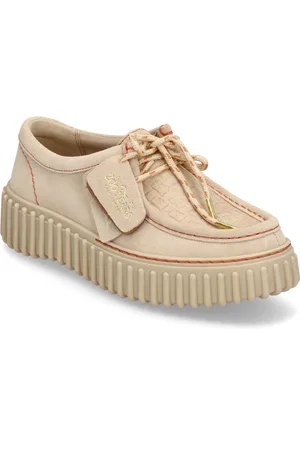 Clarks Torhill Bee D Shoes Flat Loafers Beige