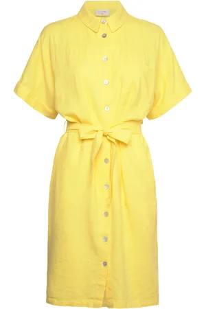 Freequent Shirt Dress From Freequent In A Light Material. The Dress Has A Simple Silhouett Lyhyt Mekko Yellow