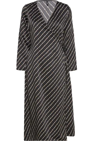 ONLY Onlthalia L/S Wrap Midi Dress Bf Ptm Polvipituinen Mekko Black