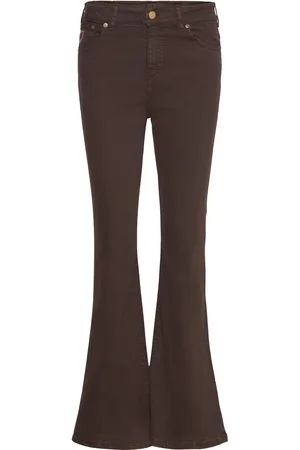 Lois Raval 16 Brown