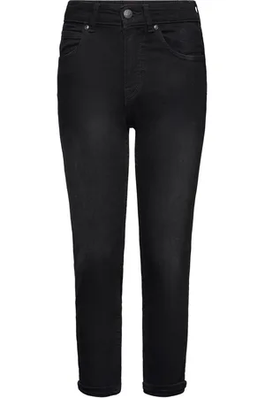 Lee West Black