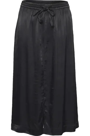 Cream Crviria Skirt Black