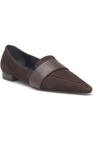 A Pair Flat Pointed Loafer Brown