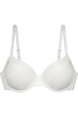 Dorina Yahara Demi White
