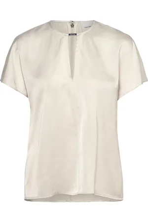 Calvin Klein Drapey Satin Ss Metal Blouse Cream