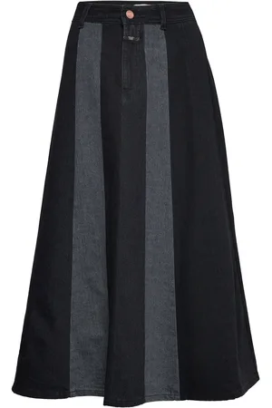 Closed Long A-Line Skirt Black