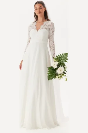 BUBBLEROOM Scallop V-Neck Lace Gown 34