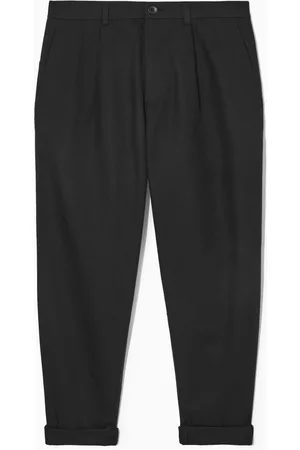 COS Miehet Chinot - TAPERED PLEATED TWILL CHINOS