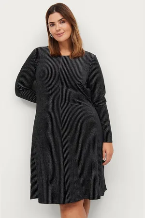 Zizzi Samettimekko mLanna L/S Knee Dress