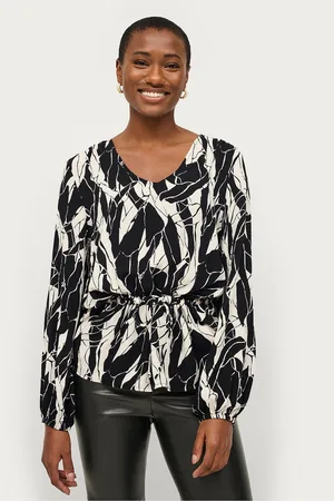 Soaked in Luxury Pusero slZaya Drawstring Blouse