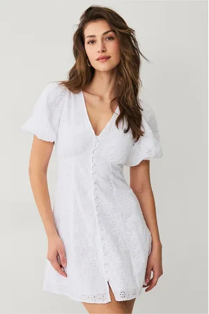 Gina Tricot Mekko Broderie Anglais Dress