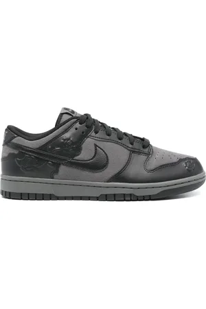 Nike Dunk Low sneakers