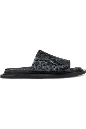 Camper Nada slides