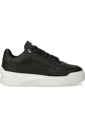 Filling pieces Perforated-detailing trainers