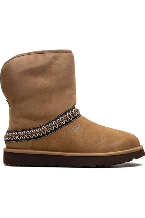 UGG Classic Short Crescent "Chestnut" boots