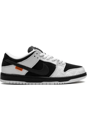 Nike X TIGHTBOOTH SB Dunk Low sneakers