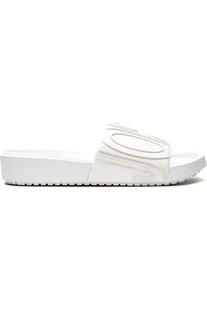 Jordan Nola flat slides