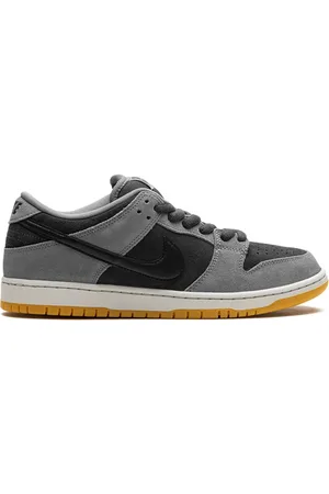 Nike SB Dunk Low sneakers